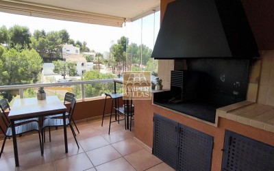 Bonito apartamento, ático, con piscina comunitaria en la sierra de Altea.